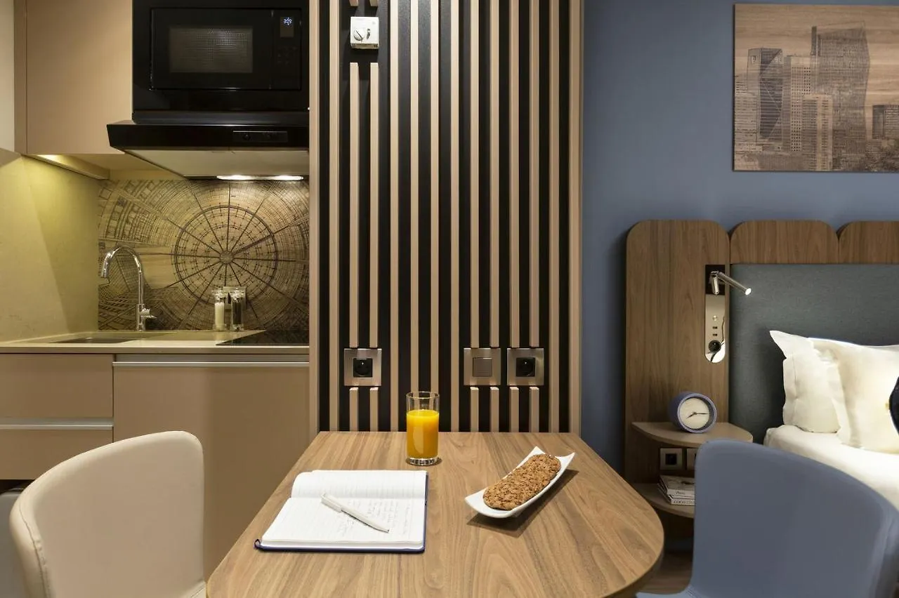 Aparthotel Citadines La Defense Paris 4*