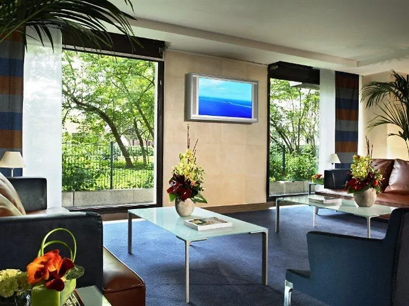 Citadines La Defense Paris Aparthotel