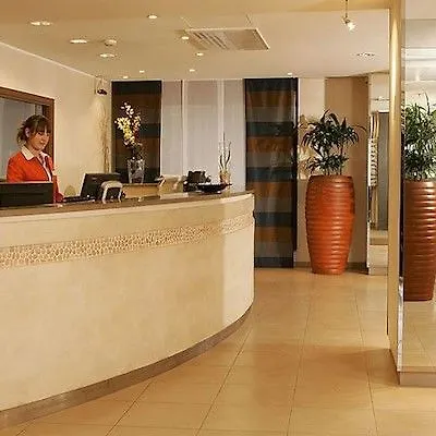 Aparthotel Citadines La Defense Paris 4*