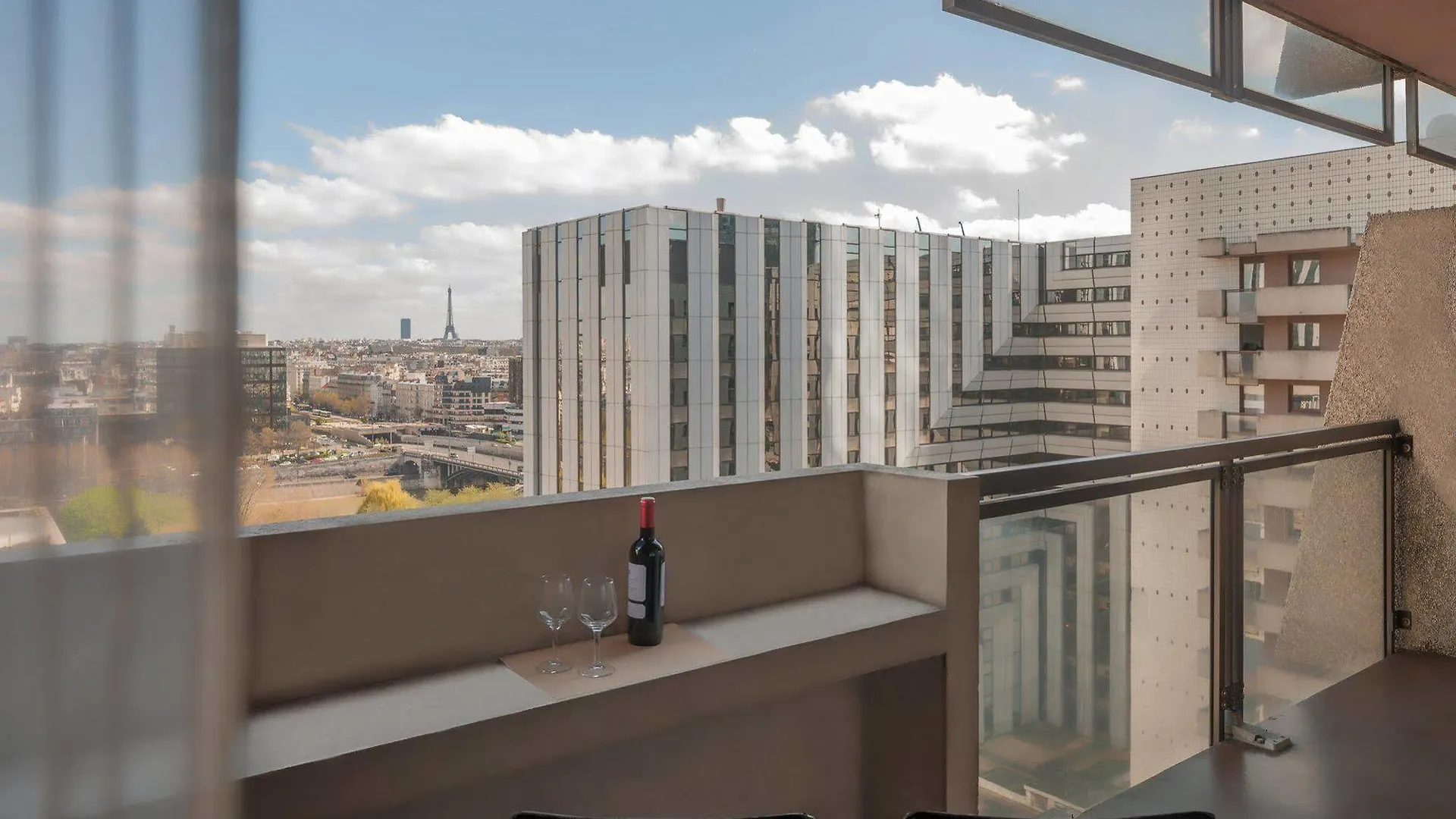 Aparthotel Citadines La Defense Paris 4*